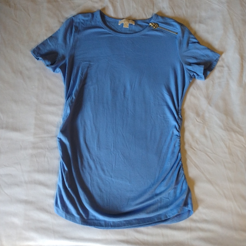 Michael Kors short sleeved blue top with runched sides & zipper Size L
